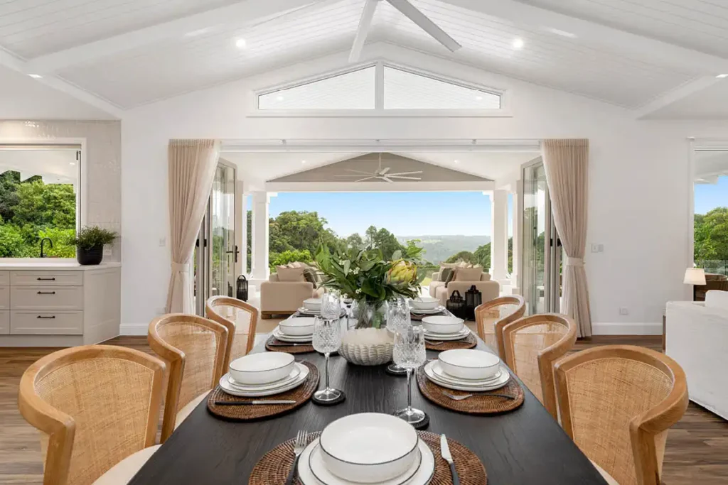 Mater 325 dining with a view