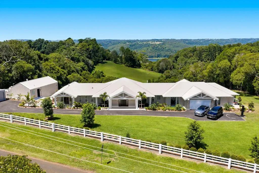 Mater 325 exterior aerial