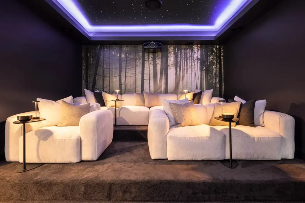 Mater 325 media room