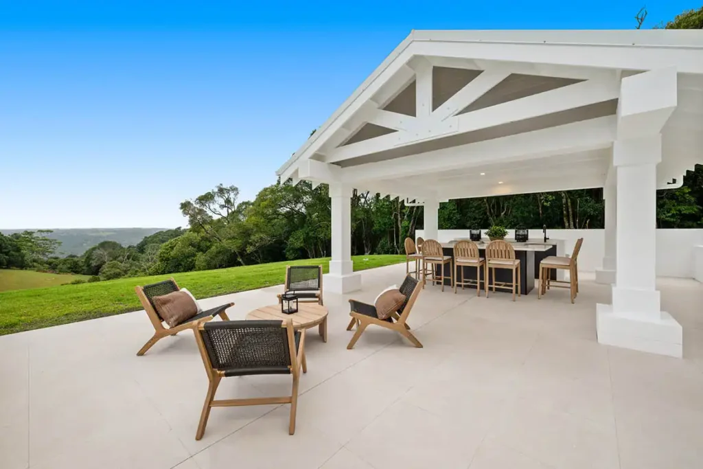 Mater 325 outdoor entertaining