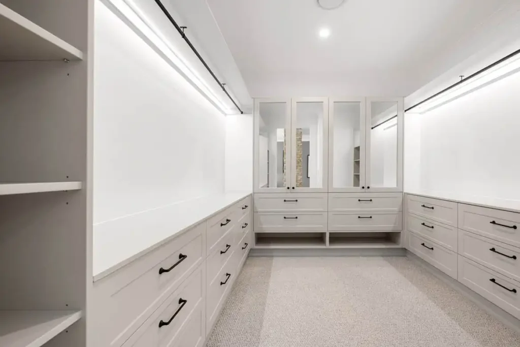 Mater 325 walk in wardrobe