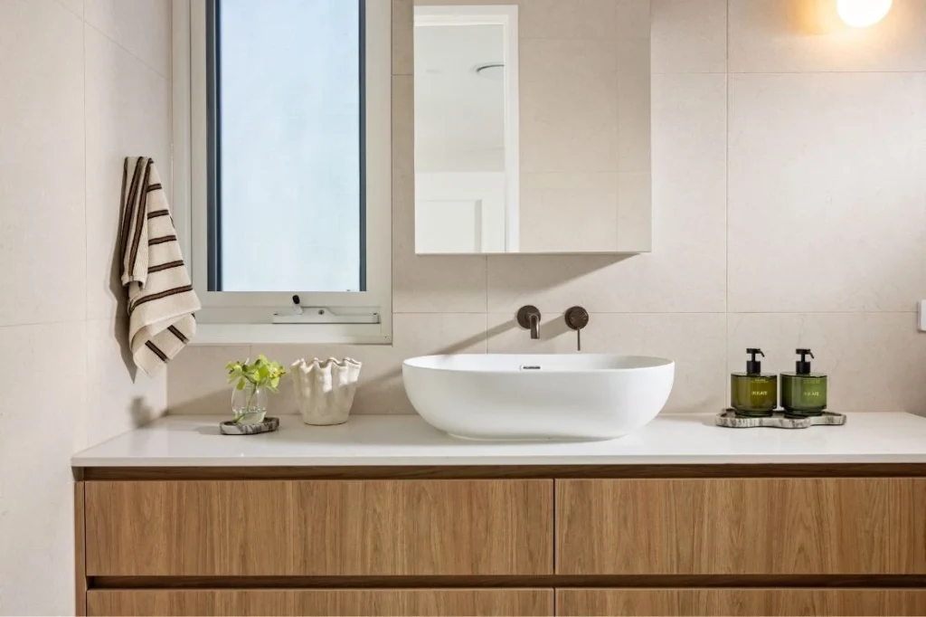 yourtown draw 557 Bathroom