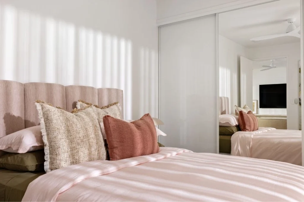 yourtown draw 557 Bedroom 4