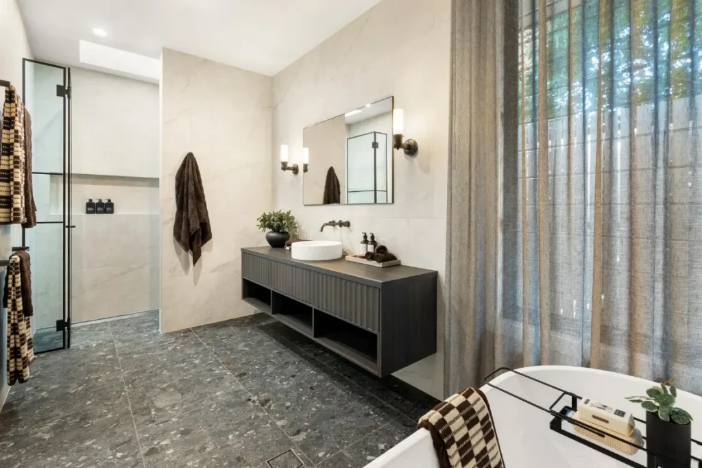 Endeavour 468 bathroom_3