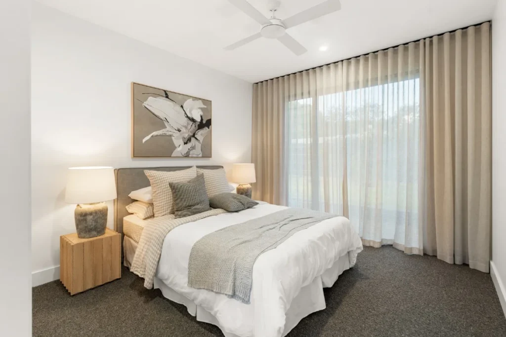 Endeavour 468 bedroom_2