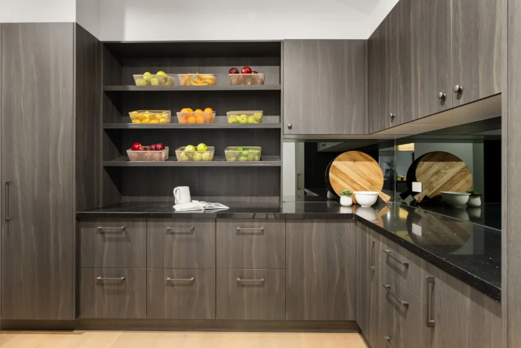Endeavour 468 butlers_pantry