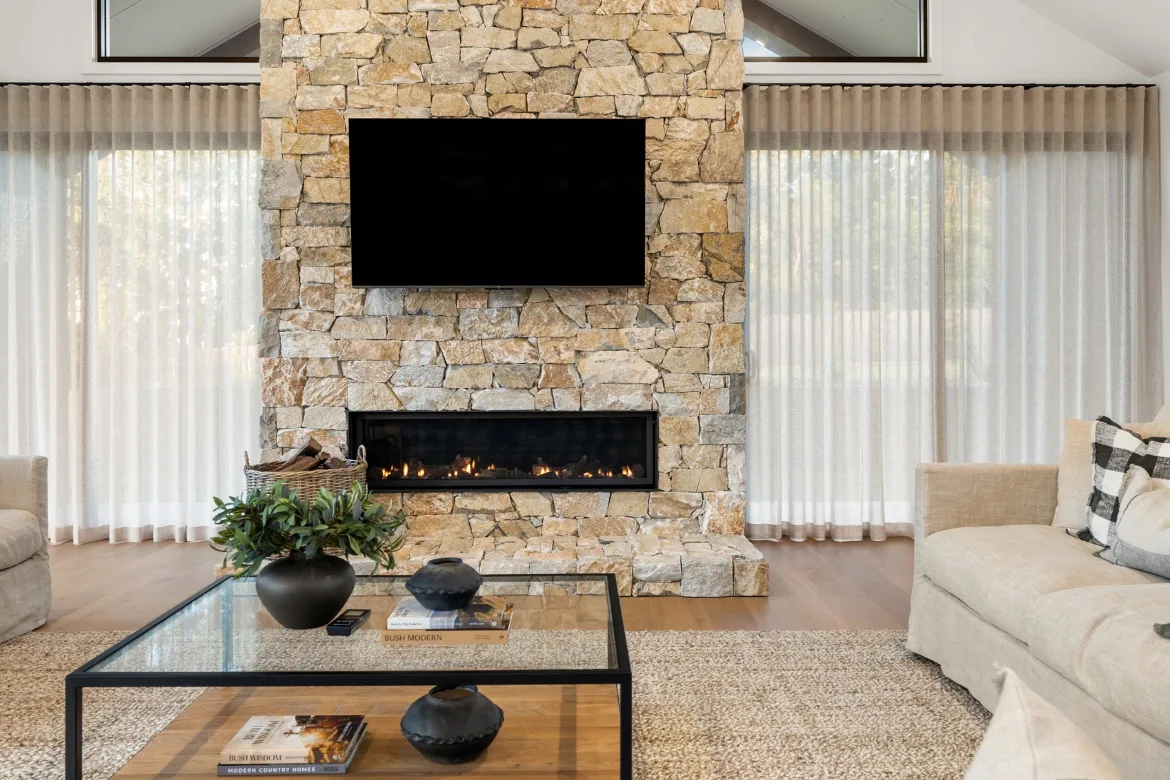 Endeavour 468 fireplace