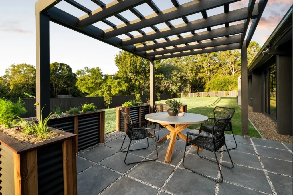 Endeavour 468 patio_with_herb_garden