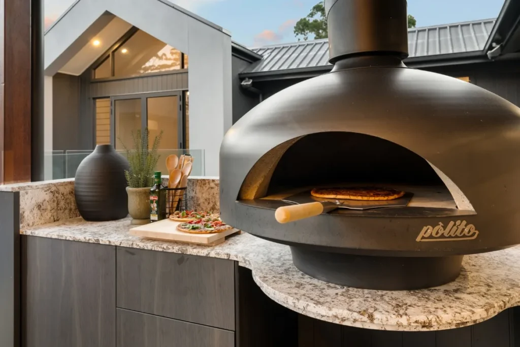 Endeavour 468 pizza_oven_closeup