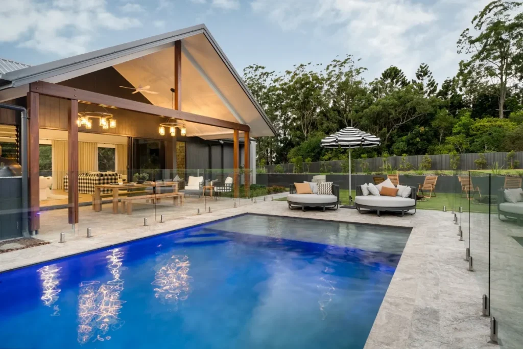 Endeavour 468 sparkling pool