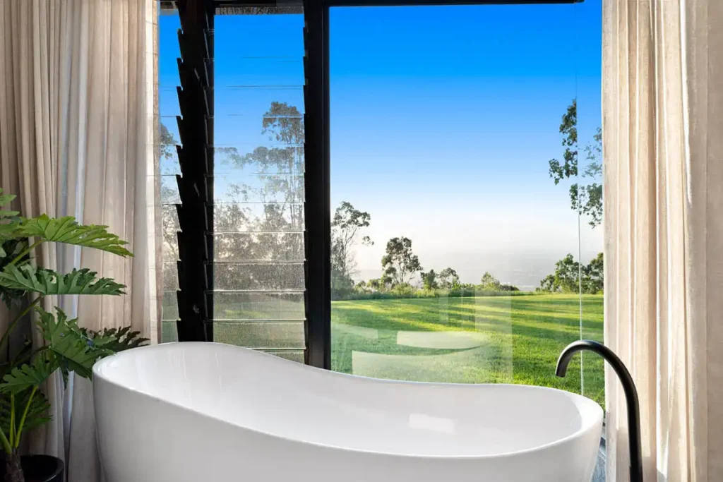 Mater 326 main bath